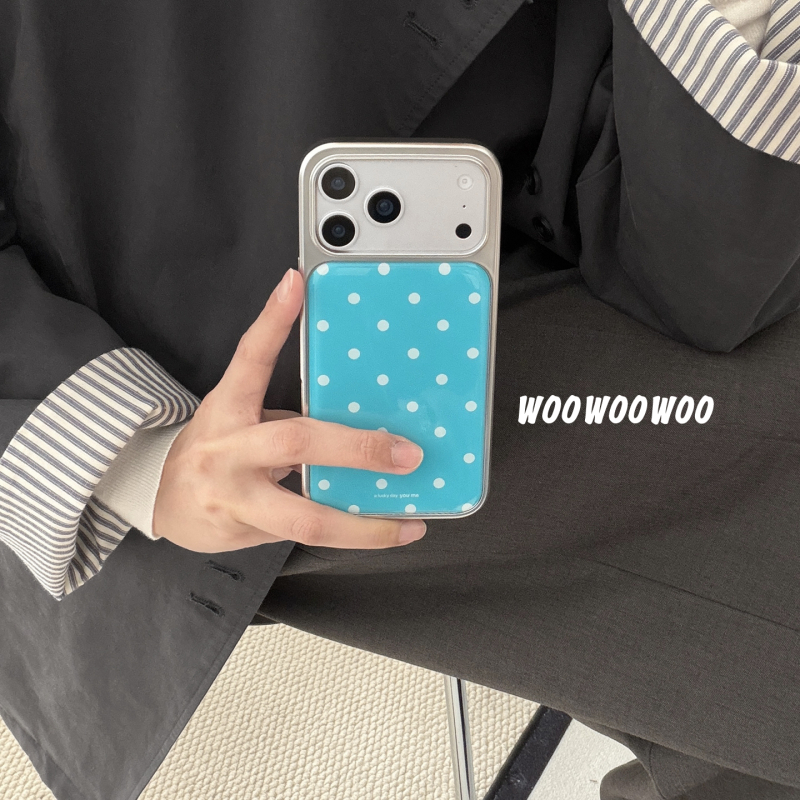 Carcasă TPU pentru iPhone, inspirată de Dilireba, albastru lacustru cu buline albe.