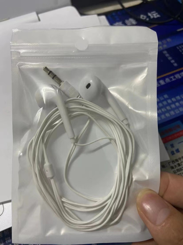 Žične in-ear slušalice s 3,5 mm priključkom, ugrađeni mikrofon i upravljanje na kablu, univerzalne za pozive