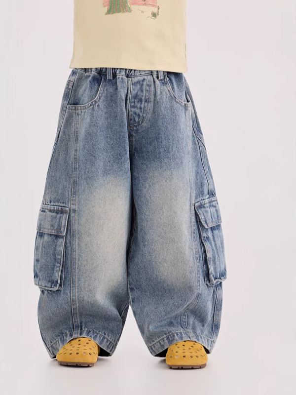 Gyerekeknek készült denim cargo nadrág, koreai–japán stílus, 80% pamut, tavasz–ősz 2026