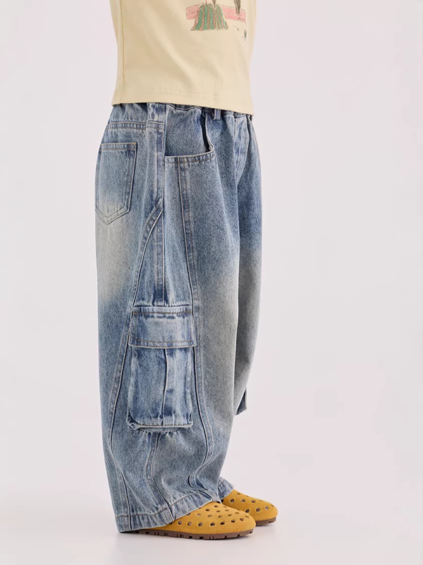Gyerekeknek készült denim cargo nadrág, koreai–japán stílus, 80% pamut, tavasz–ősz 2026