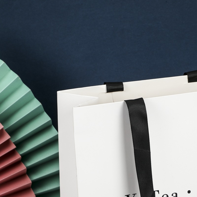 Prilagođene papirnate torbe za odjeću s otiskom logotipa – tote torbe za obuću i darove