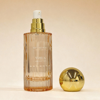 Luxus kozmetikai csomagolóüveg készlet: 100 ml-es pumpás lotion üveg és 50 g-os arckrém üveg.
