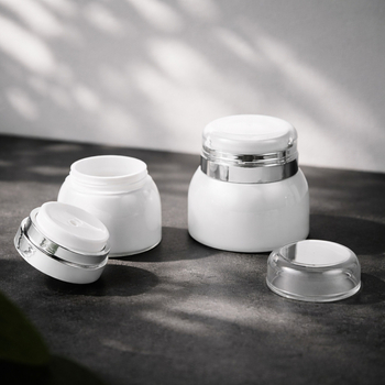 Kozmetikai lotion- és krémüveg, pumpás üres, 30/50 g, újratölthető