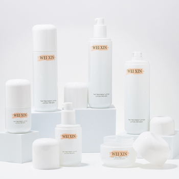 Bőrápoló készlet: víz alapú lotion, spray, esszencia, arckrém, üvegben lévő palack