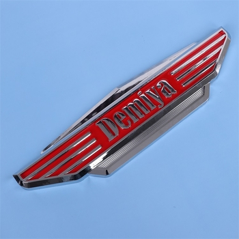 Siglă auto din plastic ABS, cu litere metalice imitate – design 3D concav-convex