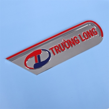 Siglă auto din plastic ABS, cu litere metalice imitate – design 3D concav-convex