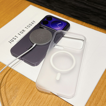 Carcasă dură din PC, transparentă, cu magnet pentru Xiaomi 17 Pro Max, finisaj mat, decupaj mare pentru cameră, design minimalist