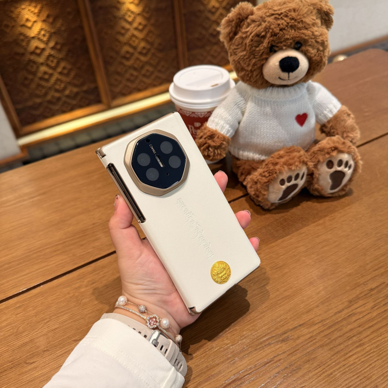 Huawei Mate Xs preklopna maska za telefon sa središnjom osi i zaštitom objektiva – novi model, žuti dizajn Boga bogatstva