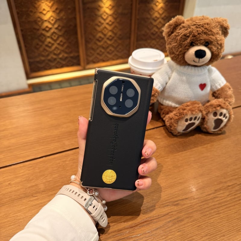 Huawei Mate Xs preklopna maska za telefon sa središnjom osi i zaštitom objektiva – novi model, žuti dizajn Boga bogatstva