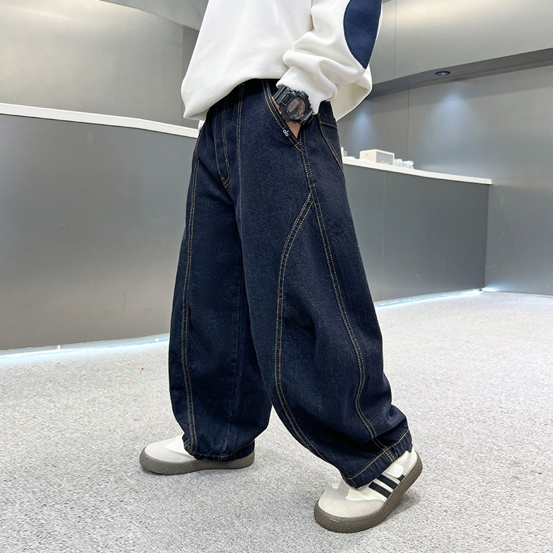 Z5850 Fiúknak készült őszi farmernadrág topstitch varrással, lazán szabott, hosszú