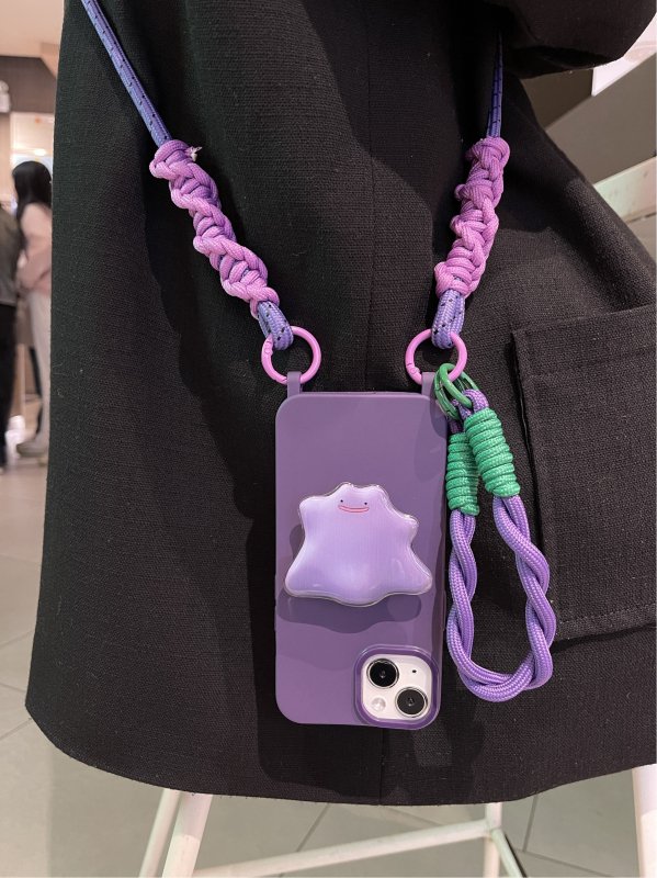 Krosbody futrola za iPhone uz stalk, jednobojna, kratka kaiš za nošenje, minimalistički dizajn; kompatibilna s iPhone X/XS/XR, 11/11 Pro/Max, 12/12 Pro/Max, 13/13 Pro/Max i 14/14 Pro/Max.