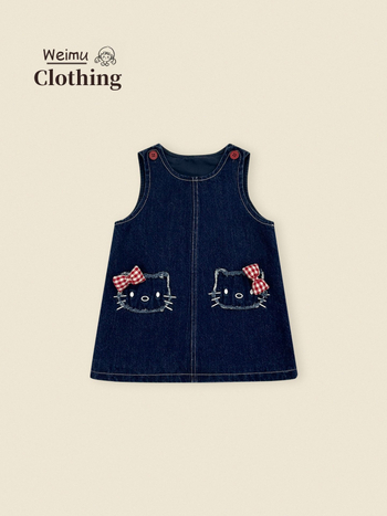 Lányok tavaszi szettje: ing és denim miniszoknya