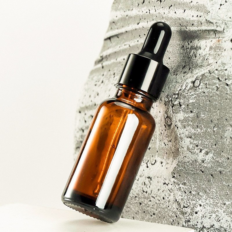 Üveges cseppentő palack esszenciális olajokhoz, mérőskálával, barna üveg, fekete gumírozott kupakkal, méretek 5ml–100ml