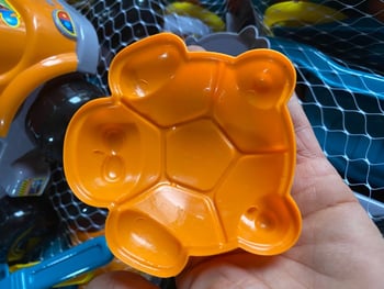 Set dječjeg plažnog automobila za igru u vodi i na pijesku, s lopaticom za pijesak, pješčanim satom, Cassia sjemenkama i plastičnom kanticom za plažu