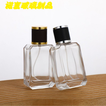 50 ml átlátszó üvegparfümös üveg bayonet záróval — elegáns, utazásra alkalmas permetező kozmetikumokhoz