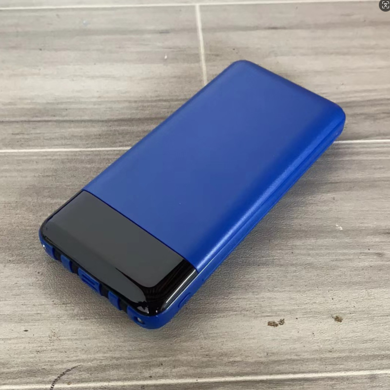 Power banka 10000mAh s ugrađenim kabelom i digitalnim displejom