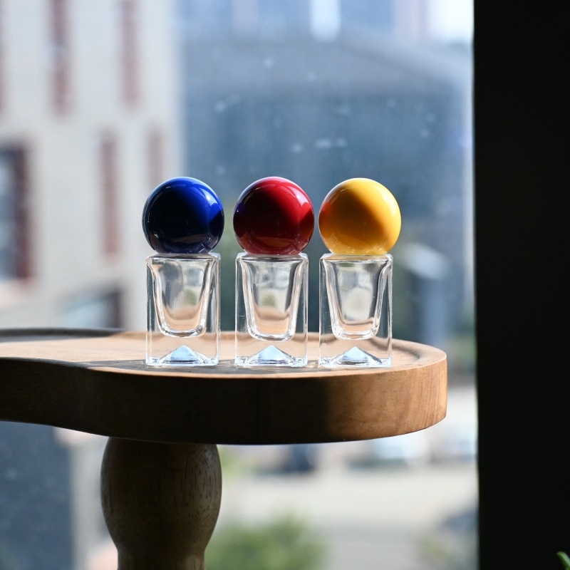 10 ml üvegparfümös üveg snap-fedéllel, új dizájn, folyamatos permetezés, színes gömb