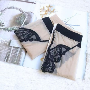 Crne ženske pantyhose od core-spun vlakana, ultra tanke, s izvezena leptira u preponama