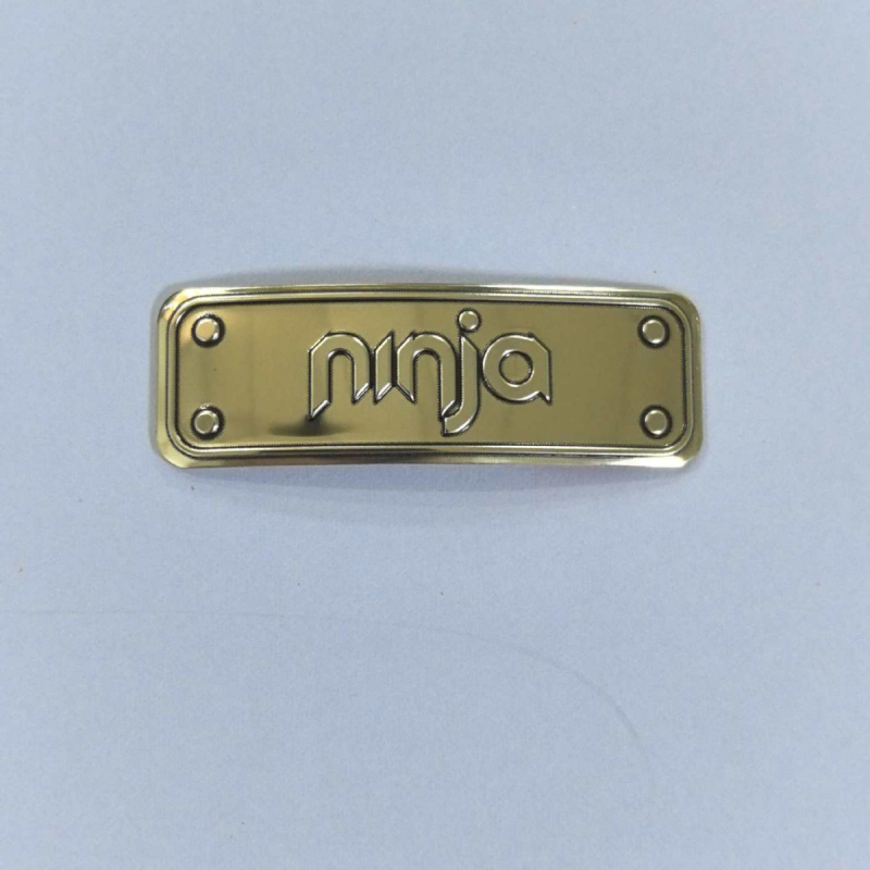 Prilagođene oznake proizvođača s korozijskim graviranjem, izdignute visoko sjajne aluminijske ploče, sitotisak i ogledni završni premaz logotipa