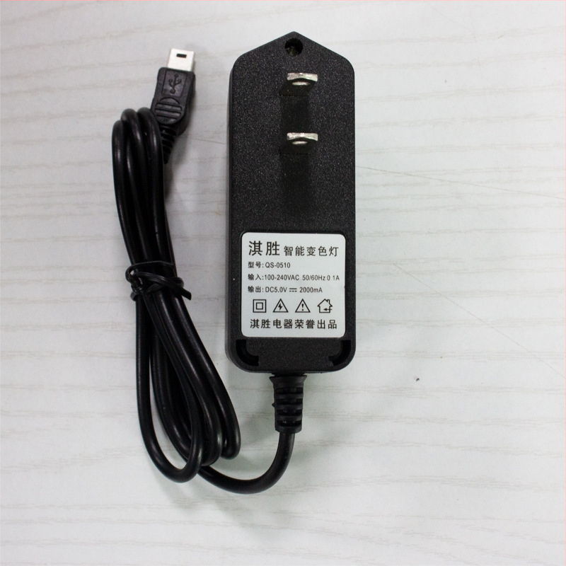 USB nabíjačka s meniacou farbou, 5V 1A s indikátorom