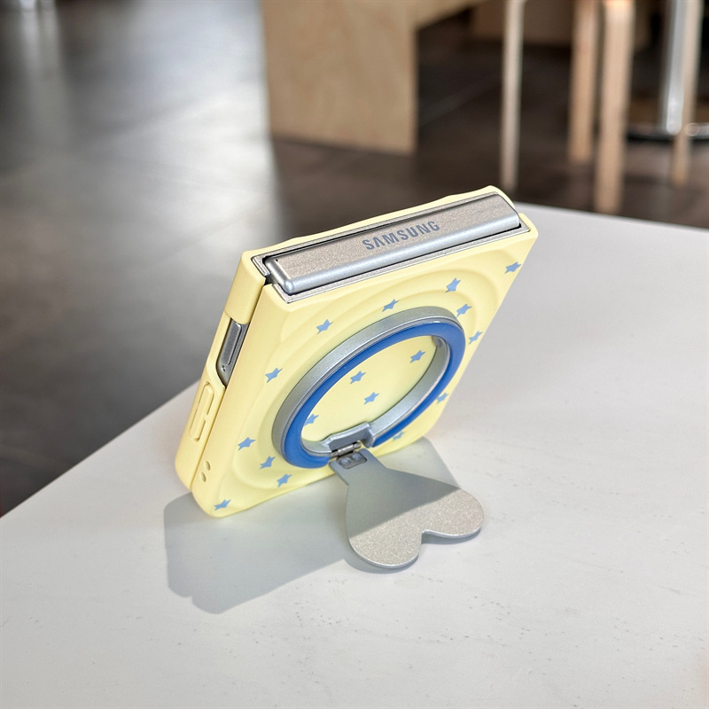 Carcasă minimalistă cu undă magnetică și stea pentru Samsung Z Flip 7 și Z Flip 4/5/6