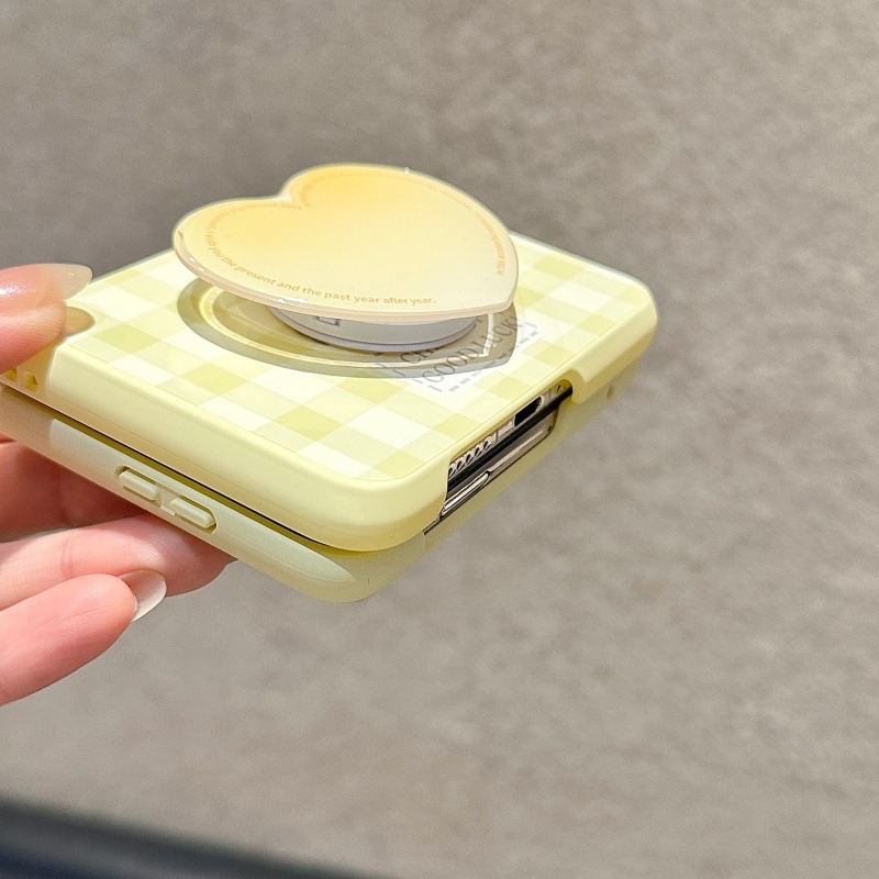 Žltý kockovaný silikónový ochranný kryt so srdcovým stojanom pre skladacie telefóny Samsung Galaxy Z Flip7 a Huawei Pura X