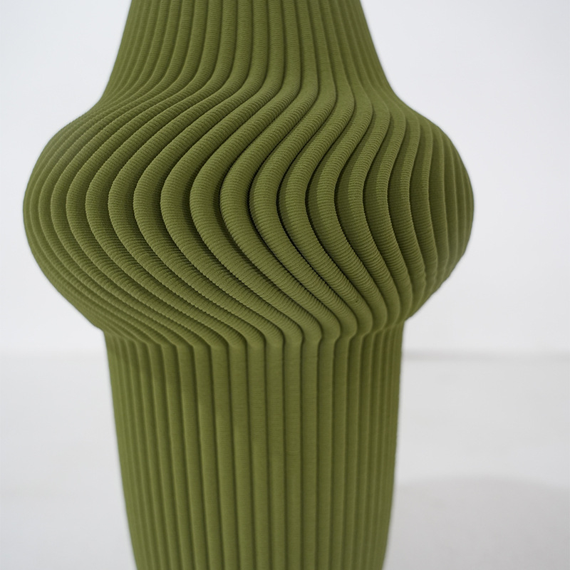 3D tiskana porcelanska vaza – minimalistički modern dekor za stol