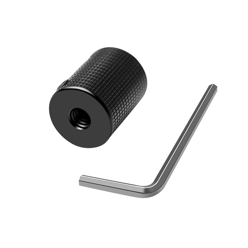 Paknadino: Aluminijska konverzijska matica 1/4–1/4 za fotoaparat, s narezanim uzorkom na površini, dimenzije 18×23 mm