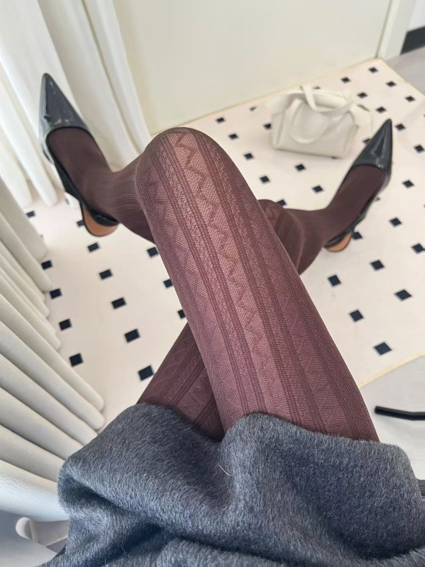 Ženske bijele velur pantyhose japanskog JK stila, valoviti uzorak, dimno siva boja, proljeće i jesen