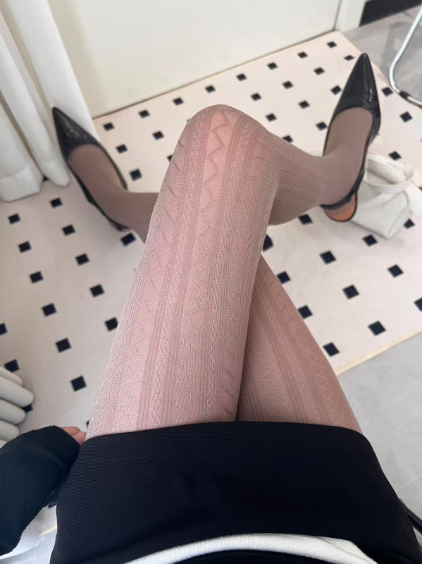 Ženske bijele velur pantyhose japanskog JK stila, valoviti uzorak, dimno siva boja, proljeće i jesen