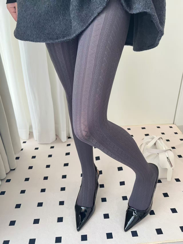 Ženske bijele velur pantyhose japanskog JK stila, valoviti uzorak, dimno siva boja, proljeće i jesen