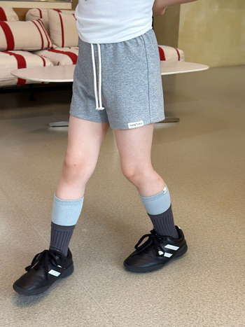 Gyerekeknek készült nyári koreai stílusú rövid leggings címkével