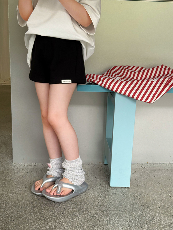 Gyerekeknek készült nyári koreai stílusú rövid leggings címkével
