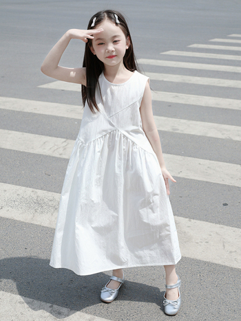 Kislányoknak pamutból készült ujjatlan ruha, nyár 2025
