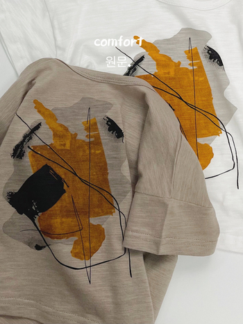 Nyári gyerekeknek készült rövid ujjú T-shirt absztrakt művészeti mintával, koreai stílusú felső