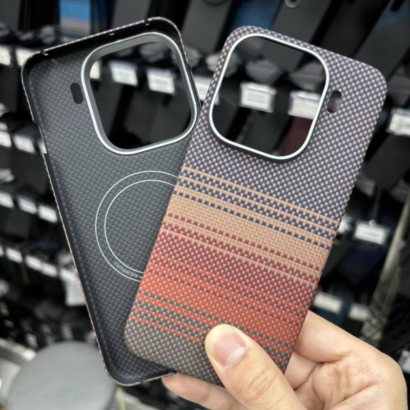 Husă Oppo Find X9 Pro din fibră aramidă – ușoară și subțire, anti-cadere, model Sunshine Golden Mountain Stars