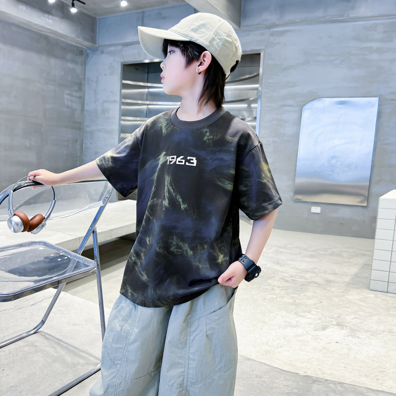 Fiú nyári tie-dye rövid ujjú póló, koreai stílus, laza szabás, hűsítő pamut, 2026 új modell
