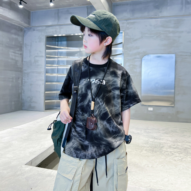 Fiú nyári tie-dye rövid ujjú póló, koreai stílus, laza szabás, hűsítő pamut, 2026 új modell