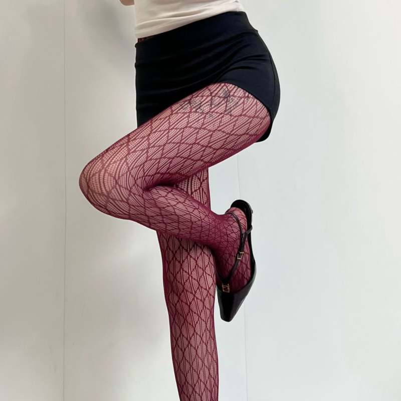 Seksi mrežaste čarape s dijamantnim jacquard uzorkom, tanke crne, vizualno izdužujuće za proljeće i jesen