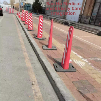 Dopravná výstražná kolóna s reflexnou doskou pre diaľnice a stavebné práce – značka odklonu jazdných pruhov