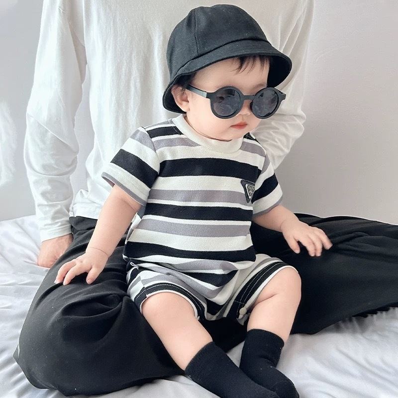 Baba-fiú nyári overál, rövid ujjú, újszülötteknek, minimalist stílus