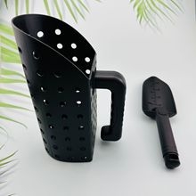 Lopatica za pijesak, pješčani sat, detektor metala i sito za filtriranje — alat za plažu