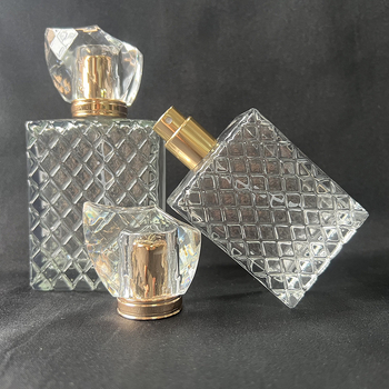B124 négyszögletes üvegből készült parfümös üveg arany kupakkal, csavaros nyakkal, 100 ml és 50 ml, üres kozmetikai spray palack