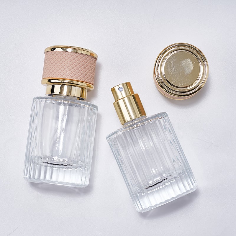 30 ml üveg parfümös flakon csavaros kupakkal és permetező fejjel