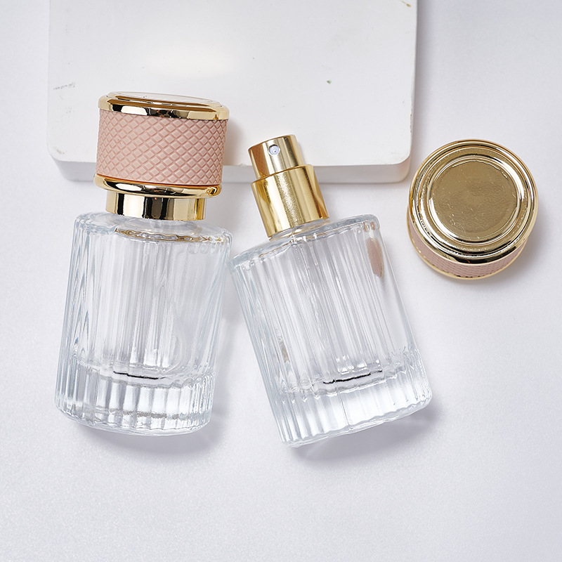 30 ml üveg parfümös flakon csavaros kupakkal és permetező fejjel