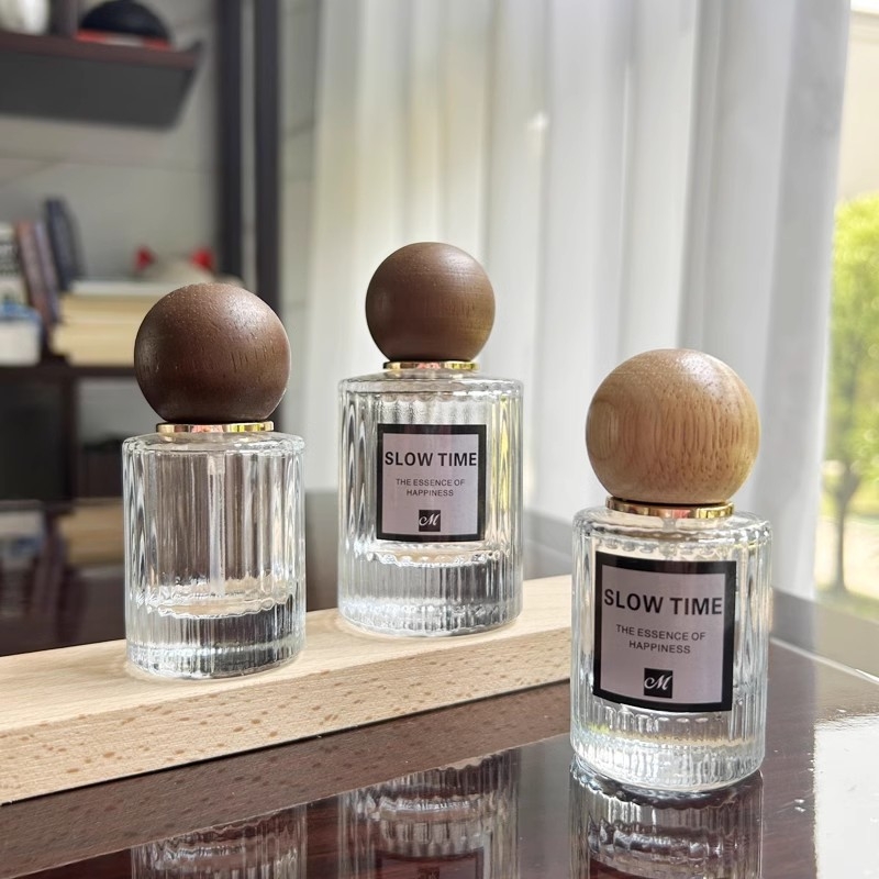 50 ml üveg parfüm, 30 ml külön tartály, nyomó típusú finom köd permetező