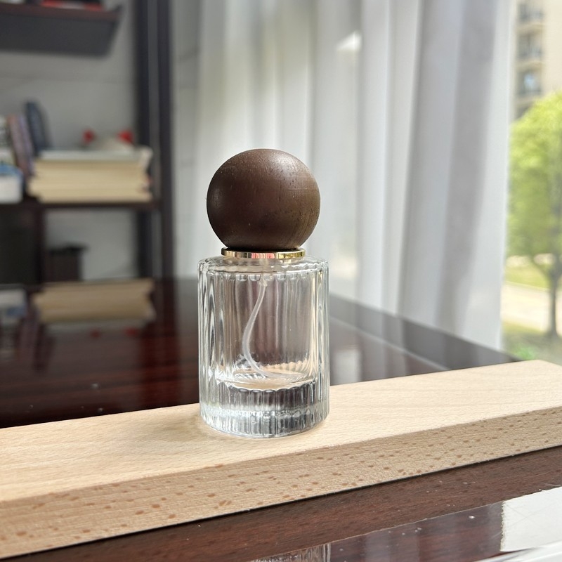 50 ml üveg parfüm, 30 ml külön tartály, nyomó típusú finom köd permetező