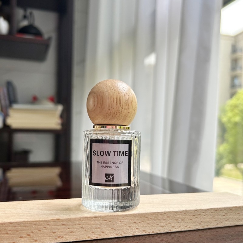 50 ml üveg parfüm, 30 ml külön tartály, nyomó típusú finom köd permetező