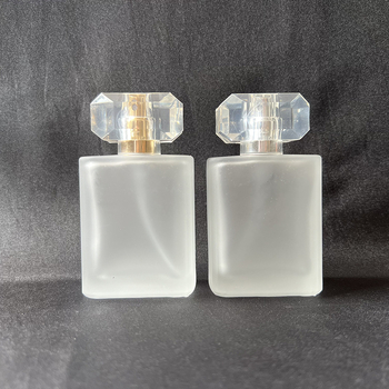 50 ml üveg parfümhöz csavaros kupakkal, matt felületű átlátszó üveg, üres spray palack kozmetikumokhoz