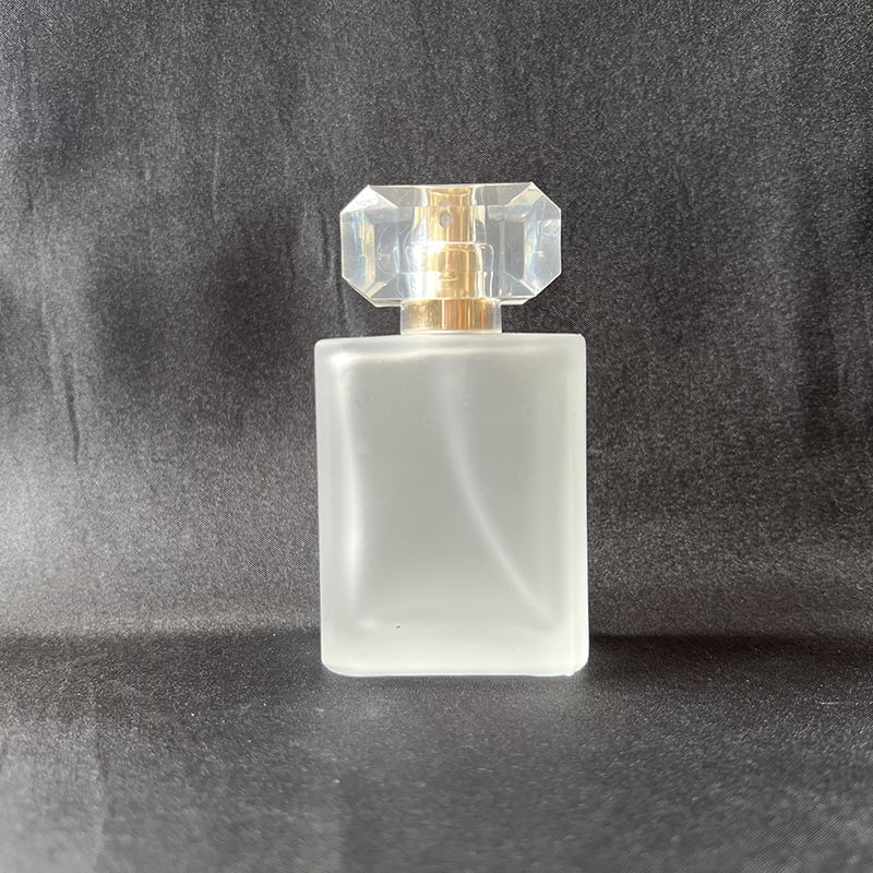 50 ml üveg parfümhöz csavaros kupakkal, matt felületű átlátszó üveg, üres spray palack kozmetikumokhoz